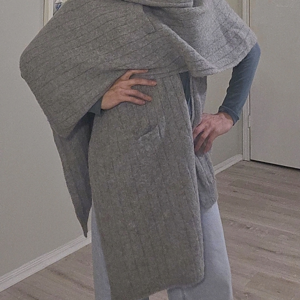 Lunya Superfine Alpaca Wool  Wrap Shawl Poncho Sweater ONE SIZE. - Picture 4 of 8